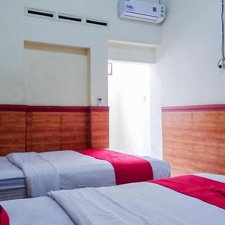 Reddoorz Syariah At Griya Soeratin Pacitan Hotel ภายนอก รูปภาพ