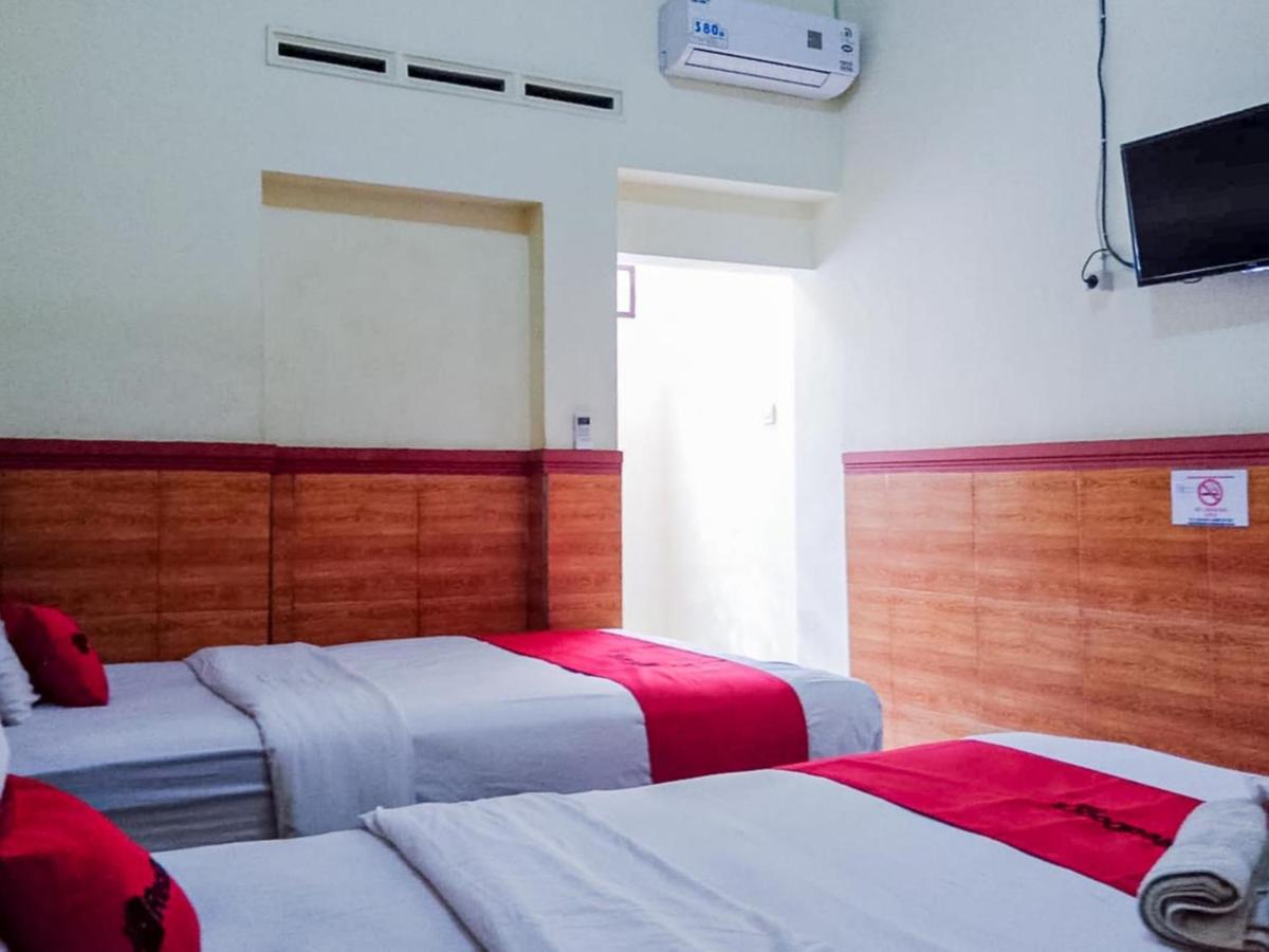Reddoorz Syariah At Griya Soeratin Pacitan Hotel ภายนอก รูปภาพ