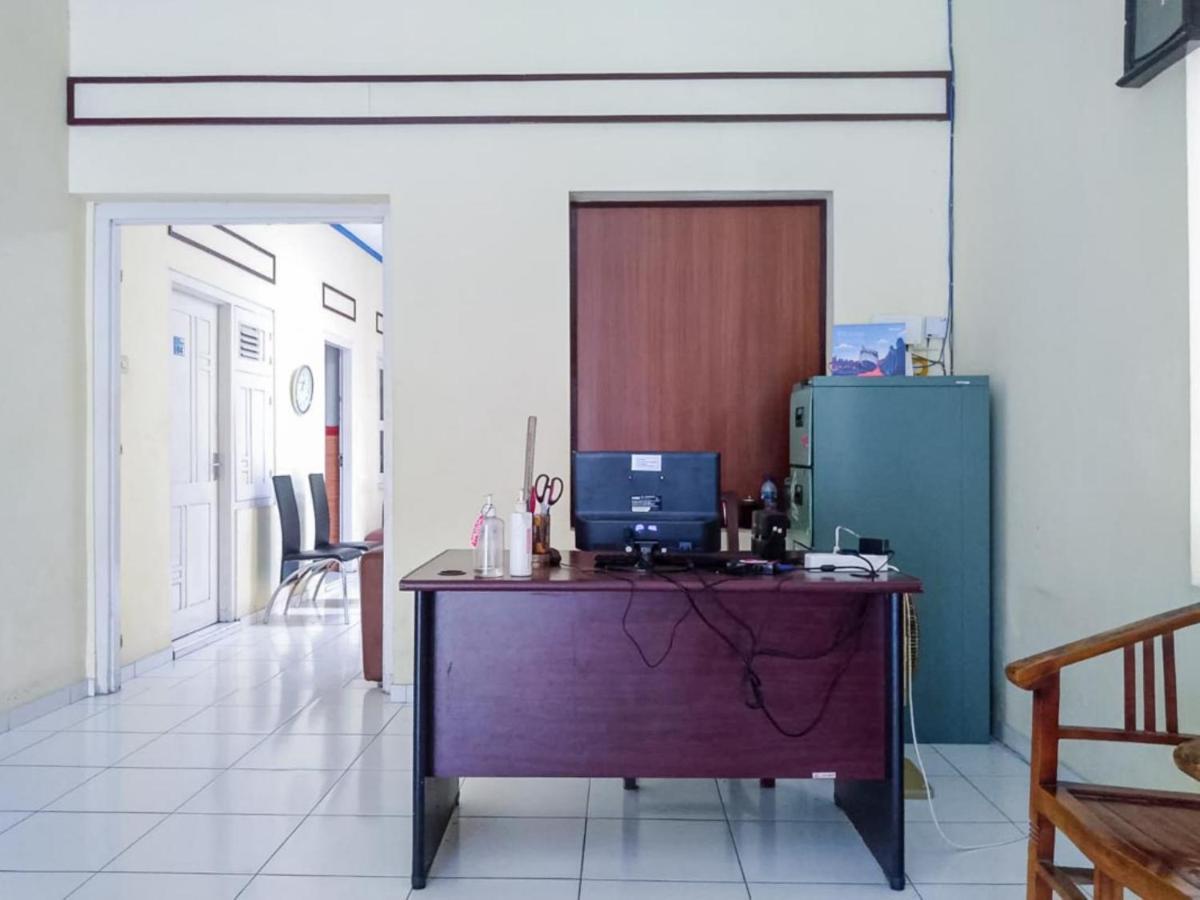 Reddoorz Syariah At Griya Soeratin Pacitan Hotel ภายนอก รูปภาพ