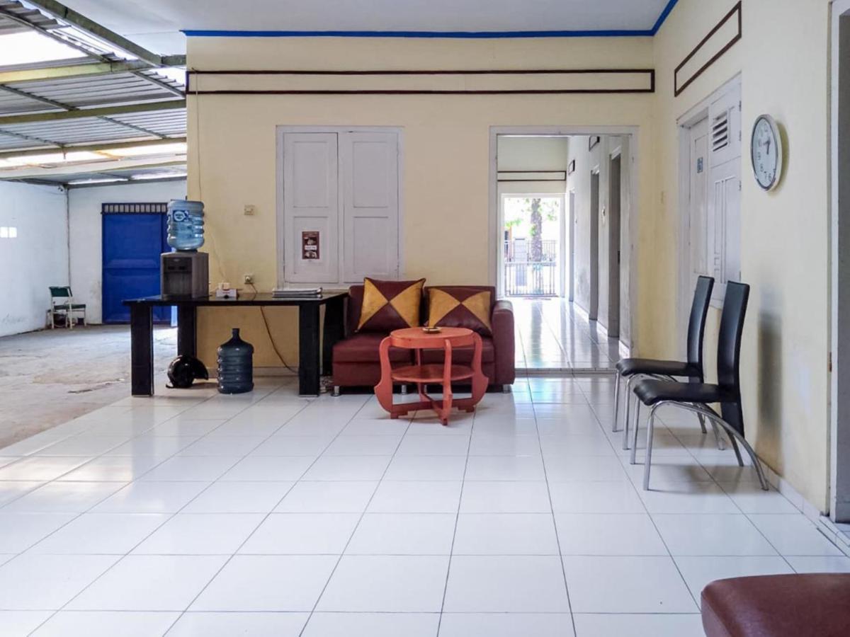 Reddoorz Syariah At Griya Soeratin Pacitan Hotel ภายนอก รูปภาพ