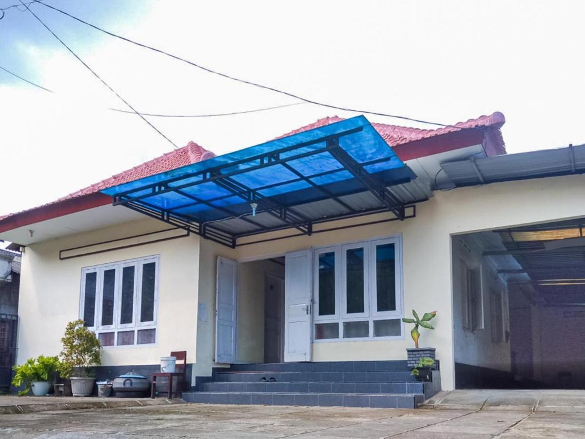 Reddoorz Syariah At Griya Soeratin Pacitan Hotel ภายนอก รูปภาพ